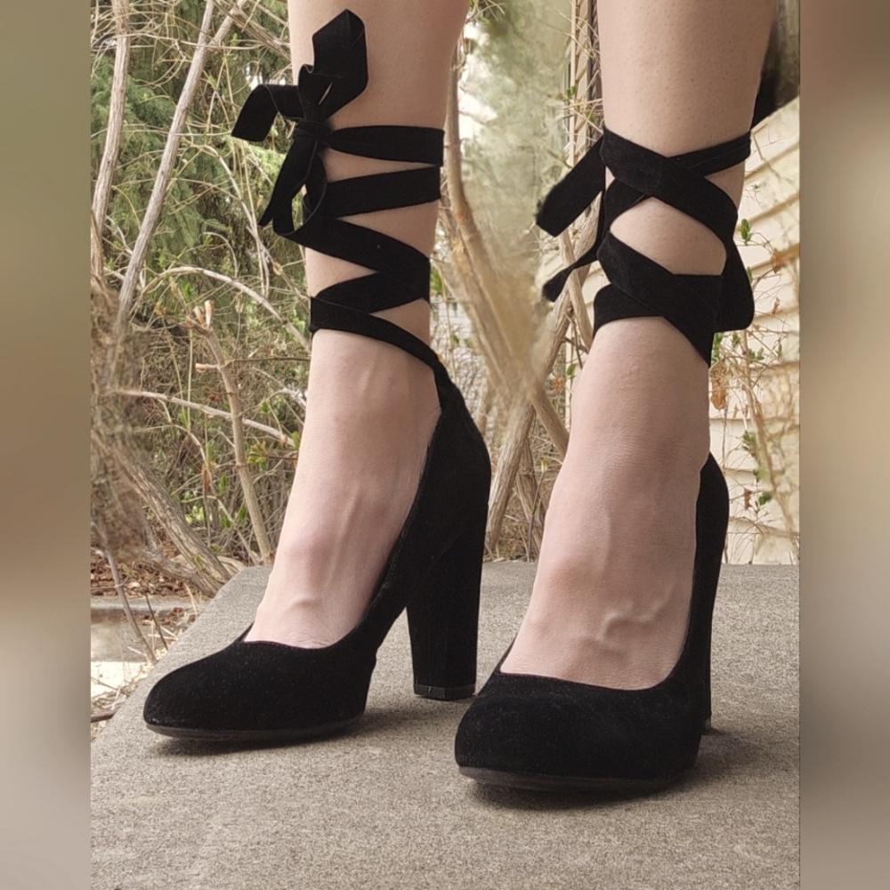 Black Velvet Pumps